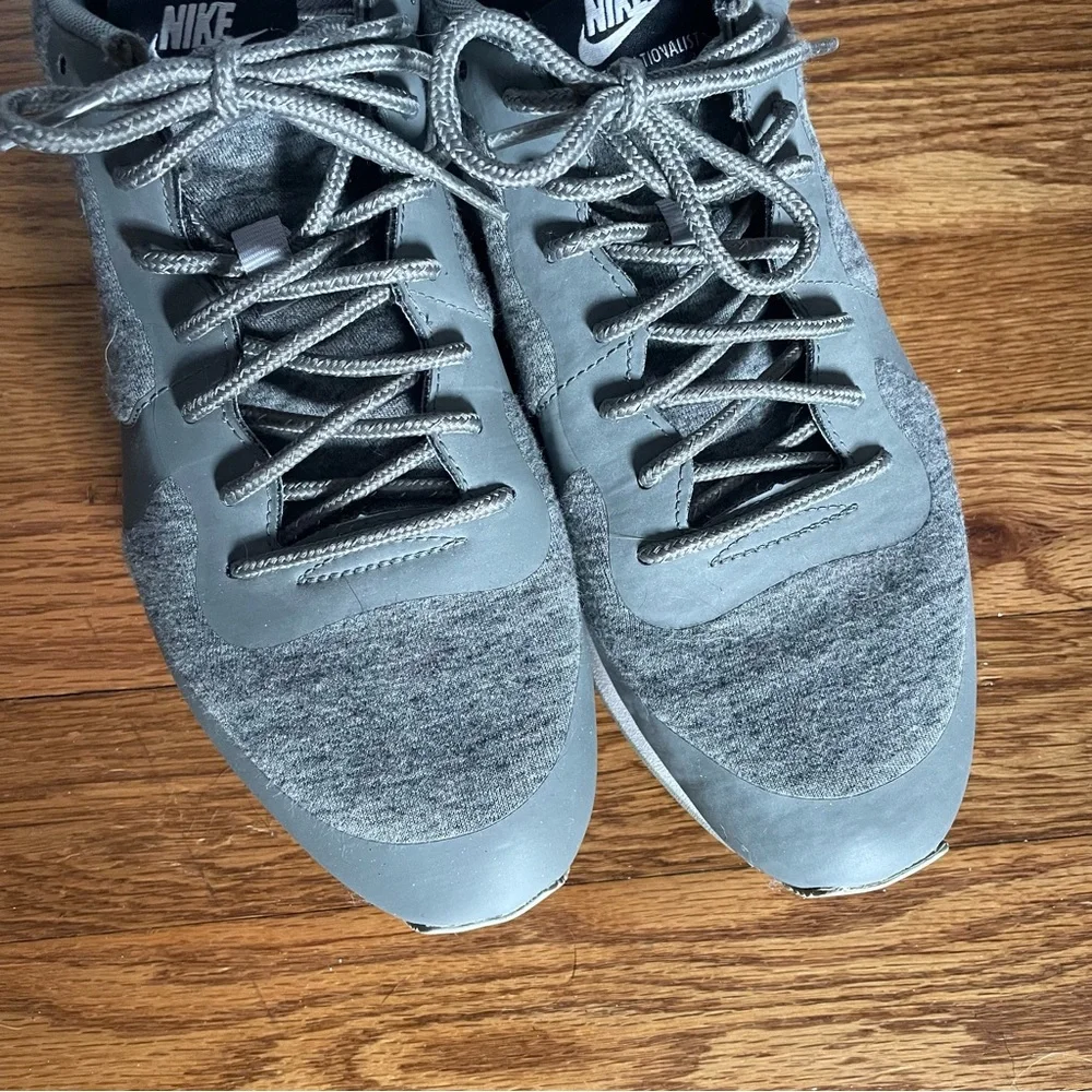 Nike Internationalist Gray Sneakers 9.5